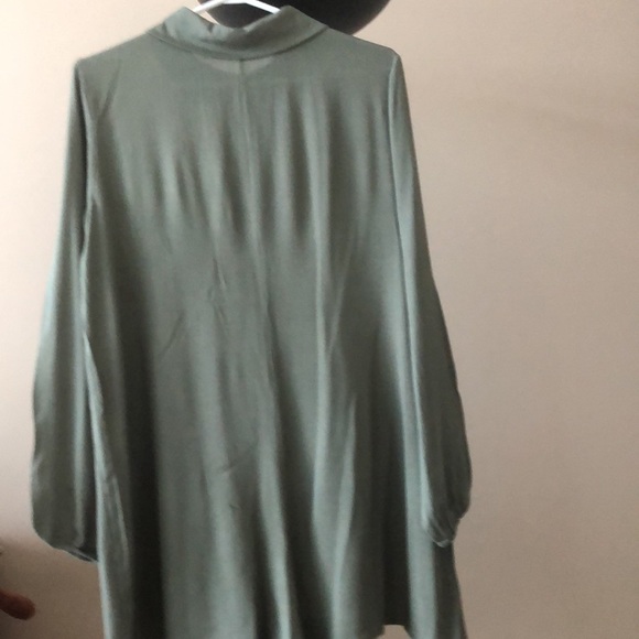 🦜HAZEL LONG SLEEVES ROMPER IN GREEN🦜 - Picture 3 of 7